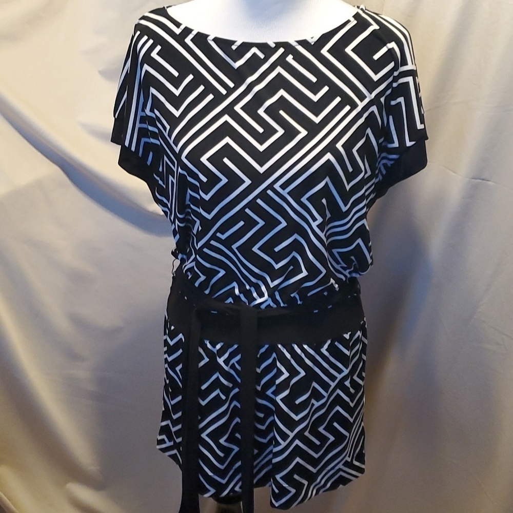 WHBM Black and White Blouse SZ MD